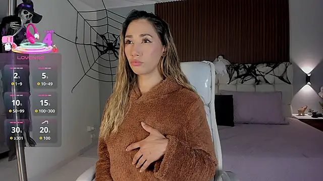 Snapshot of Emma23__ chatting on October 18, 2025, 5:53 am Emma23 online show from October 18, 2025, 5:53 am