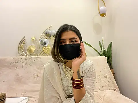 Snapshot of MaYaa__11 chatting on February 14, 2025, 12:14 pm MaYaa 11 online show from February 14, 2025, 12:14 pm