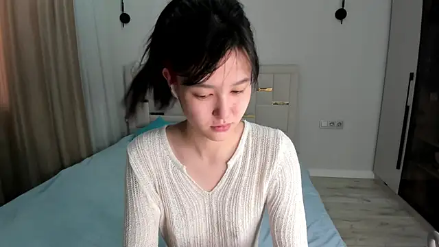 Snapshot of Lola_Peach chatting on May 24, 2026, 4:12 am Lola Peach online show from May 24, 2026, 4:12 am