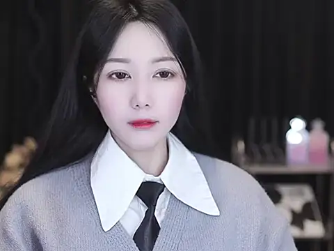 Snapshot of Nuyoah-77 chatting on March 17, 2026, 6:49 am Nuyoah-77 online show from March 17, 2026, 6:49 am