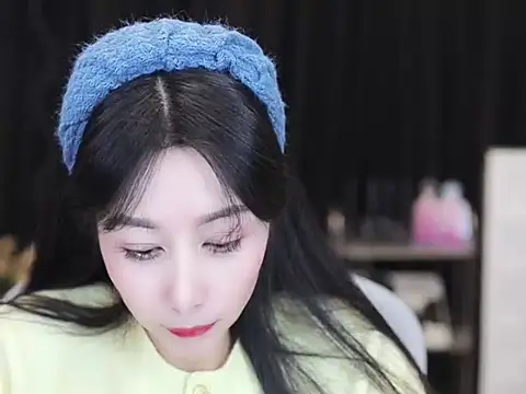 Snapshot of Nuyoah-77 chatting on November 29, 2025, 2:28 pm Nuyoah-77 online show from November 29, 2025, 2:28 pm