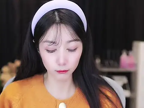 Snapshot of Nuyoah-77 chatting on October 16, 2025, 3:53 pm Nuyoah-77 online show from October 16, 2025, 3:53 pm