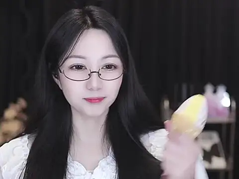 Snapshot of Nuyoah-77 chatting on February 24, 2026, 3:02 pm Nuyoah-77 online show from February 24, 2026, 3:02 pm