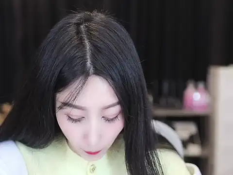 Snapshot of Nuyoah-77 chatting on November 20, 2025, 1:34 pm Nuyoah-77 online show from November 20, 2025, 1:34 pm