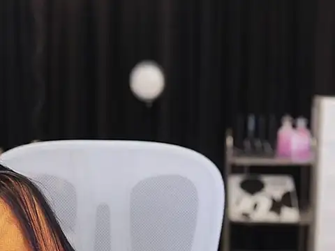 Snapshot of Nuyoah-77 chatting on November 1, 2025, 3:17 pm Nuyoah-77 online show from November 1, 2025, 3:17 pm