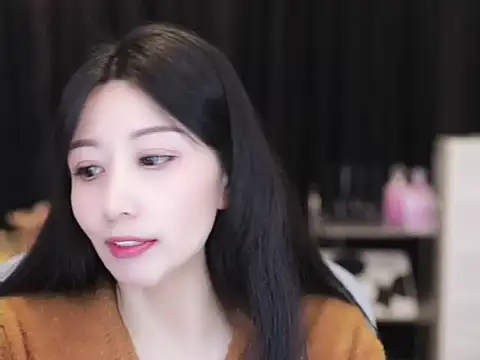 Snapshot of Nuyoah-77 chatting on November 7, 2025, 2:43 pm Nuyoah-77 online show from November 7, 2025, 2:43 pm