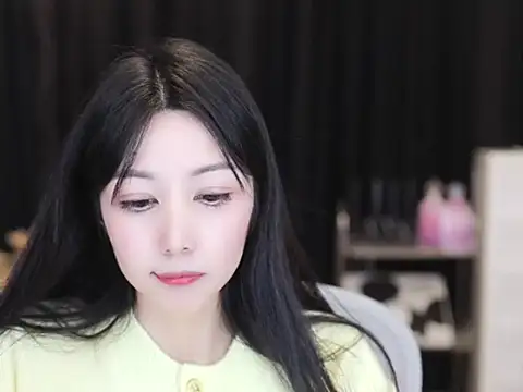 Snapshot of Nuyoah-77 chatting on November 9, 2025, 4:22 pm Nuyoah-77 online show from November 9, 2025, 4:22 pm