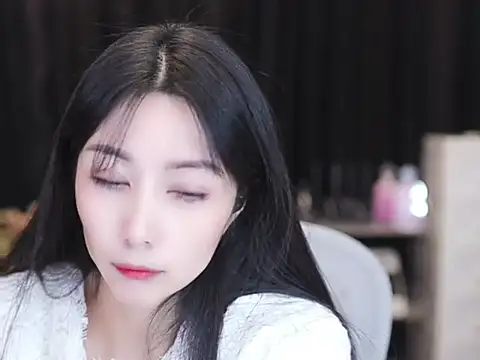 Snapshot of Nuyoah-77 chatting on November 27, 2025, 3:34 pm Nuyoah-77 online show from November 27, 2025, 3:34 pm