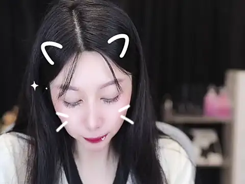 Snapshot of Nuyoah-77 chatting on October 17, 2025, 3:47 pm Nuyoah-77 online show from October 17, 2025, 3:47 pm