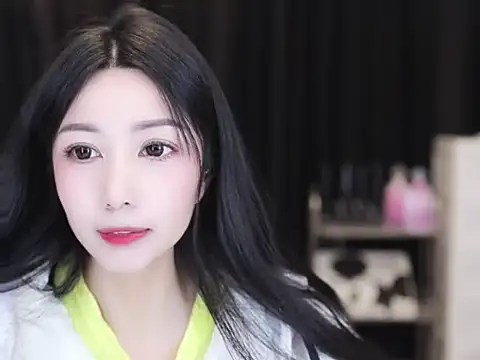 Snapshot of Nuyoah-77 chatting on November 17, 2025, 1:26 pm Nuyoah-77 online show from November 17, 2025, 1:26 pm