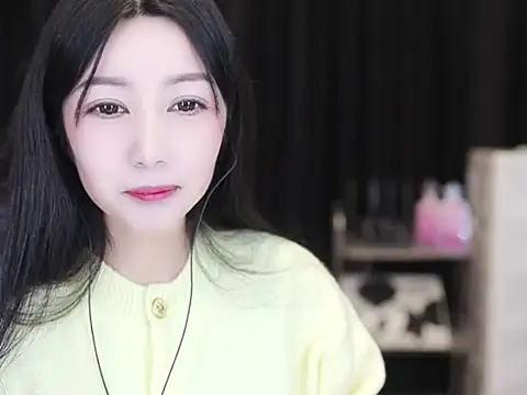 Snapshot of Nuyoah-77 chatting on November 24, 2025, 2:17 pm Nuyoah-77 online show from November 24, 2025, 2:17 pm