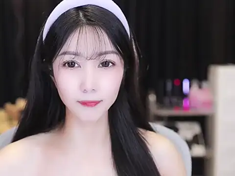 Snapshot of Nuyoah-77 chatting on October 14, 2025, 3:56 pm Nuyoah-77 online show from October 14, 2025, 3:56 pm