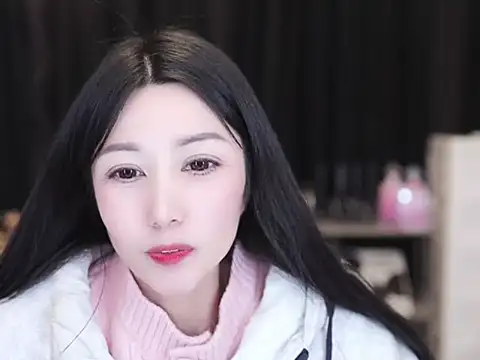 Snapshot of Nuyoah-77 chatting on November 19, 2025, 4:40 pm Nuyoah-77 online show from November 19, 2025, 4:40 pm