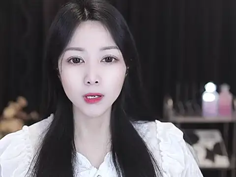 Snapshot of Nuyoah-77 chatting on March 19, 2026, 6:57 am Nuyoah-77 online show from March 19, 2026, 6:57 am