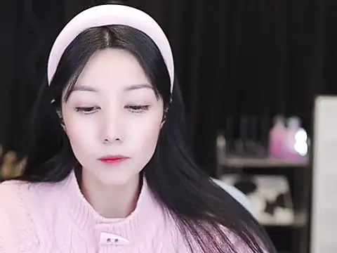 Snapshot of Nuyoah-77 chatting on December 4, 2025, 1:32 pm Nuyoah-77 online show from December 4, 2025, 1:32 pm