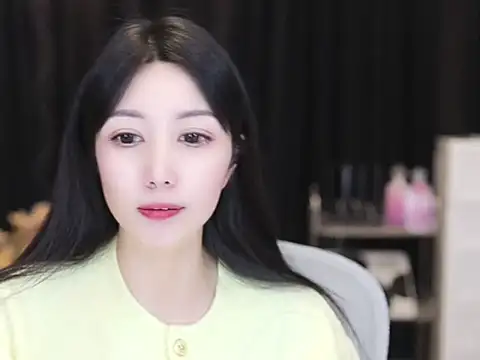 Snapshot of Nuyoah-77 chatting on November 4, 2025, 1:48 pm Nuyoah-77 online show from November 4, 2025, 1:48 pm