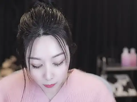 Snapshot of Nuyoah-77 chatting on February 11, 2026, 3:23 pm Nuyoah-77 online show from February 11, 2026, 3:23 pm