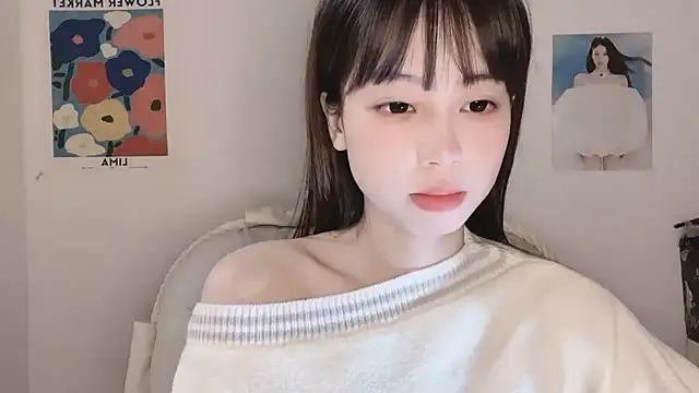 Snapshot of -Hottie chatting on November 18, 2025, 4:10 pm -Hottie online show from November 18, 2025, 4:10 pm