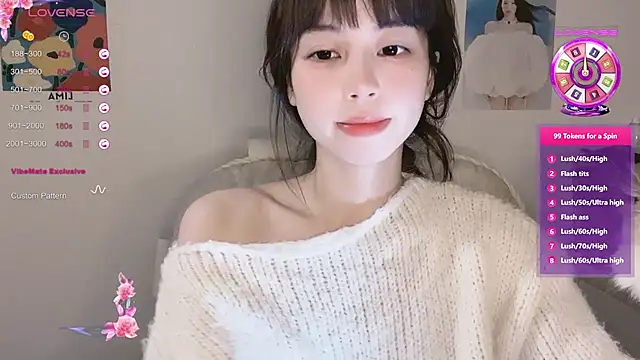 Snapshot of -Hottie chatting on October 25, 2025, 5:02 pm -Hottie online show from October 25, 2025, 5:02 pm