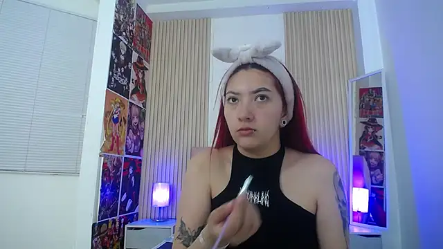 Snapshot of Mia_Rinn chatting on December 15, 2025, 4:02 pm Mia Rinn online show from December 15, 2025, 4:02 pm