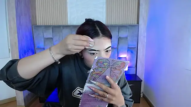 Mia Rinn online show from October 16, 2025, 1:52 pm