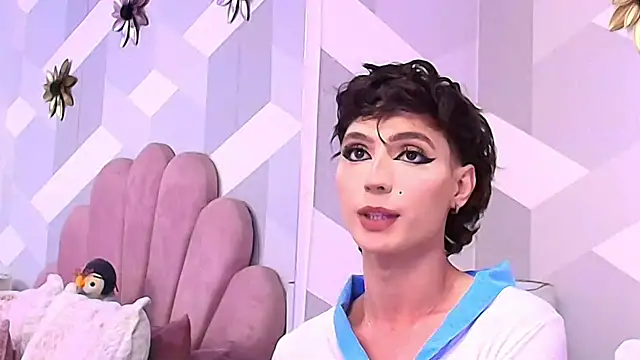 Snapshot of KylieMonnett chatting on October 9, 2025, 5:02 pm KylieMonnett online show from October 9, 2025, 5:02 pm