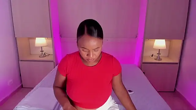 Snapshot of EmilyyStuart chatting on March 5, 2026, 3:36 am EmilyyStuart online show from March 5, 2026, 3:36 am