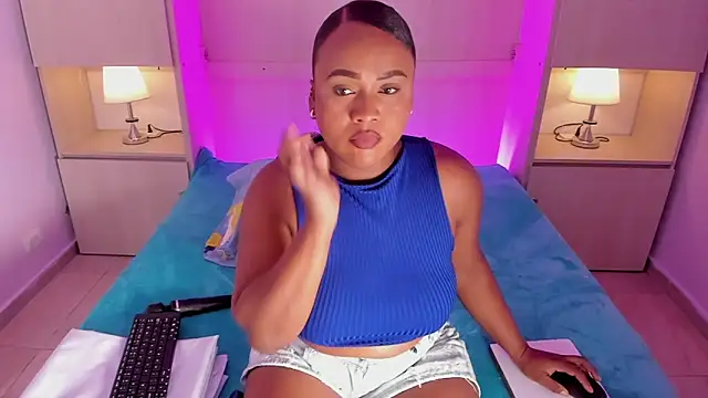 Snapshot of EmilyyStuart chatting on March 20, 2026, 4:13 am EmilyyStuart online show from March 20, 2026, 4:13 am