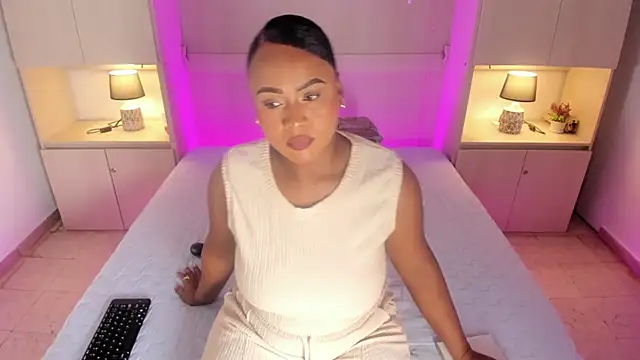 Snapshot of EmilyyStuart chatting on March 14, 2026, 4:07 am EmilyyStuart online show from March 14, 2026, 4:07 am