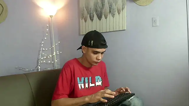 Snapshot of zacariasss_ chatting on October 15, 2025, 3:27 am zacariasss online show from October 15, 2025, 3:27 am