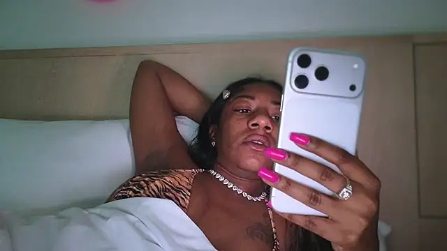 Snapshot of longislandprincess chatting on May 24, 2026, 6:52 pm longislandprincess online show from May 24, 2026, 6:52 pm