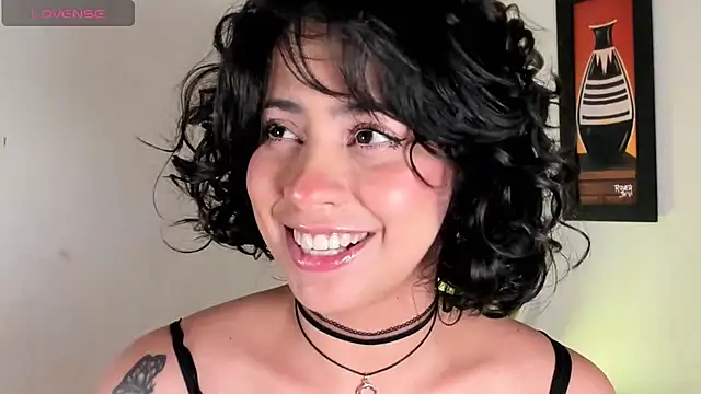 adriannyp 1 online show from April 27, 2026, 3:48 am