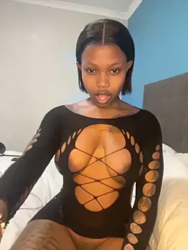 Snapshot of InkLady444 chatting on November 18, 2025, 4:38 am InkLady444 online show from November 18, 2025, 4:38 am