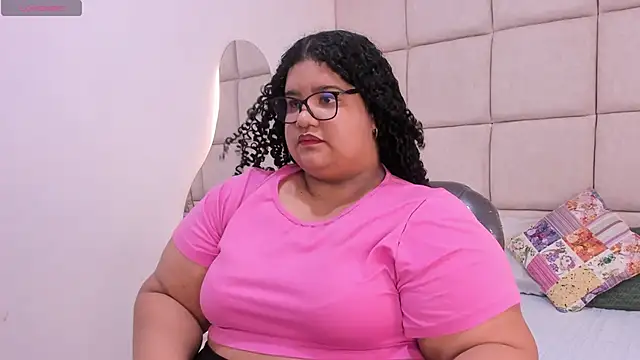 Snapshot of Miley_Collins chatting on November 3, 2025, 7:39 pm Miley Collins online show from November 3, 2025, 7:39 pm