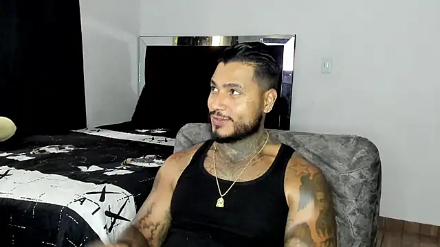 Snapshot of Exotic_tatto27121 chatting on April 20, 2026, 10:33 pm Exotic tatto27121 online show from April 20, 2026, 10:33 pm