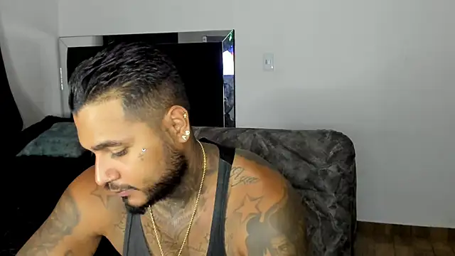 Snapshot of Exotic_tatto27121 chatting on April 5, 2026, 12:39 am Exotic tatto27121 online show from April 5, 2026, 12:39 am
