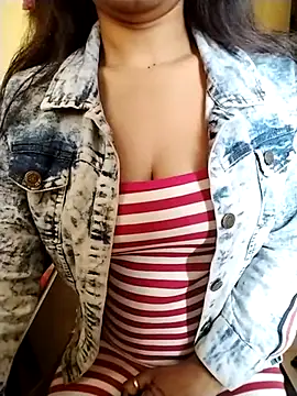 Snapshot of Sweetlovve@xh chatting on February 7, 2025, 4:48 am Sweetlovvexh online show from February 7, 2025, 4:48 am