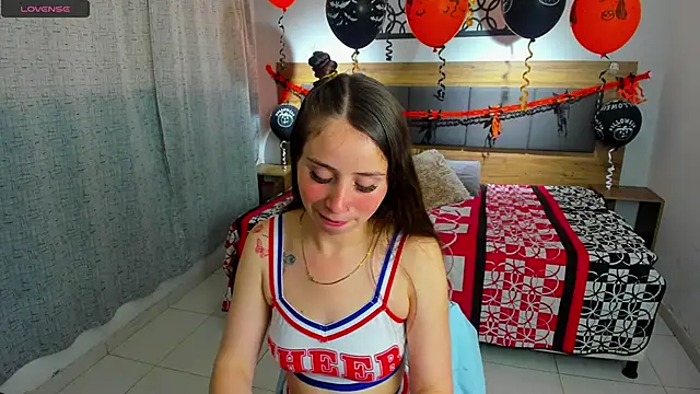 Snapshot of martina_lujann chatting on October 7, 2025, 12:50 pm martina lujann online show from October 7, 2025, 12:50 pm