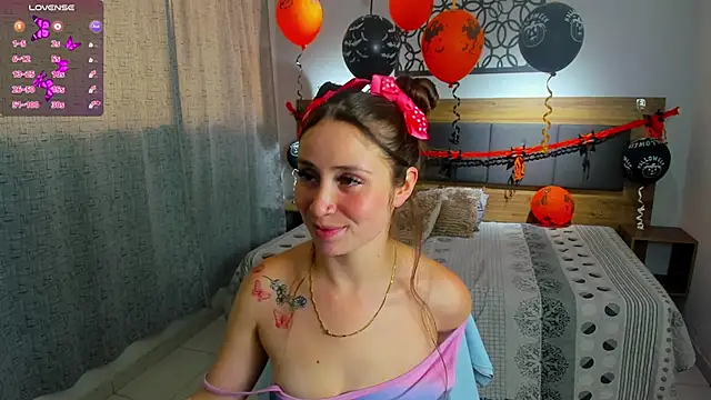 Snapshot of martina_lujann chatting on October 21, 2025, 12:59 pm martina lujann online show from October 21, 2025, 12:59 pm