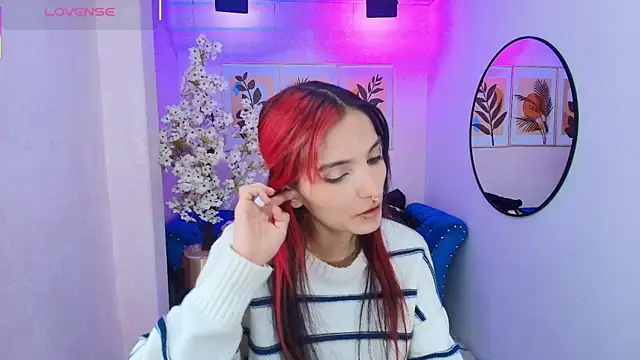 Snapshot of Dafne_huges chatting on October 19, 2025, 12:30 pm Dafne huges online show from October 19, 2025, 12:30 pm