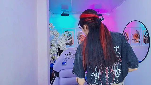 Snapshot of Dafne_huges chatting on October 28, 2025, 7:24 pm Dafne huges online show from October 28, 2025, 7:24 pm