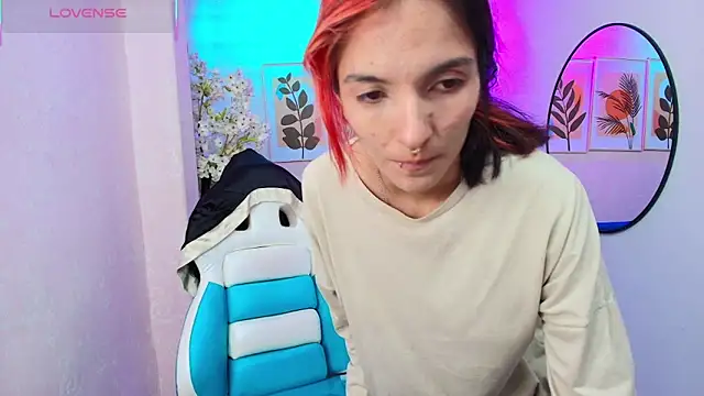 Snapshot of Dafne_huges chatting on November 15, 2025, 7:18 pm Dafne huges online show from November 15, 2025, 7:18 pm