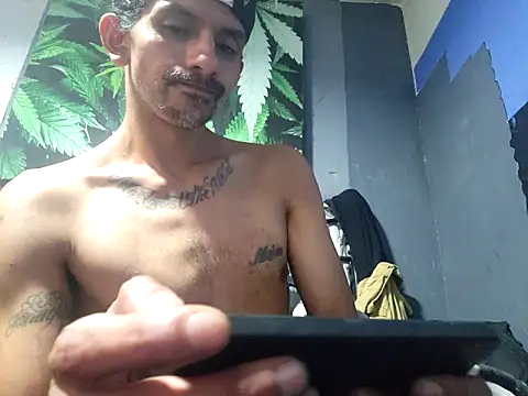 2LatinoUncutPARTY online show from October 2, 2025, 12:58 am