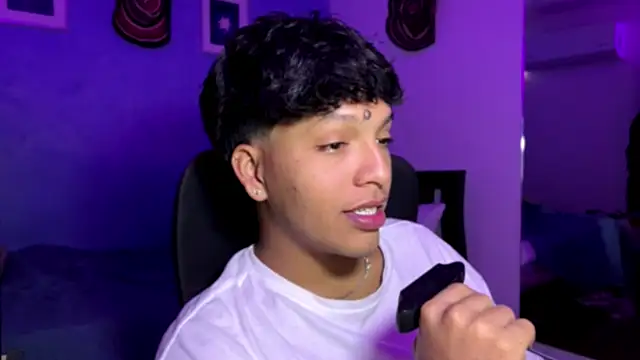 Snapshot of Xander_bonnet1 chatting on December 4, 2025, 12:26 pm Xander bonnet1 online show from December 4, 2025, 12:26 pm