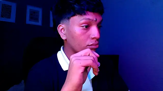 Snapshot of Xander_bonnet1 chatting on January 15, 2025, 6:12 am Xander bonnet1 online show from January 15, 2025, 6:12 am