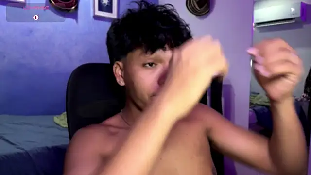 Snapshot of Xander_bonnet1 chatting on December 5, 2025, 2:26 pm Xander bonnet1 online show from December 5, 2025, 2:26 pm