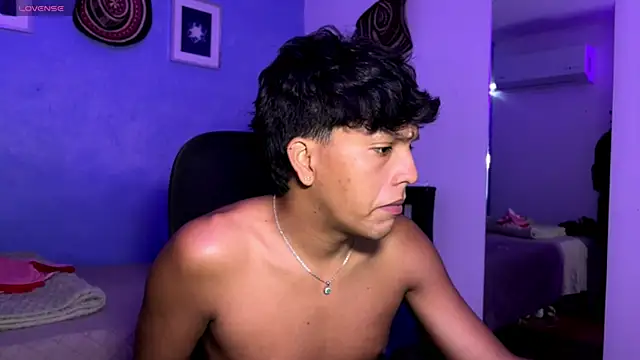 Snapshot of Xander_bonnet1 chatting on December 17, 2025, 2:11 pm Xander bonnet1 online show from December 17, 2025, 2:11 pm