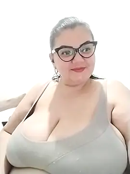 Madisonpalacio online show from February 4, 2026, 9:43 pm