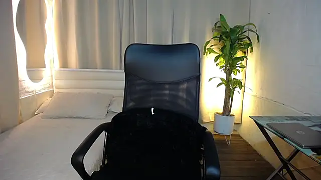 xxx  exotic online show from December 18, 2025, 5:45 am