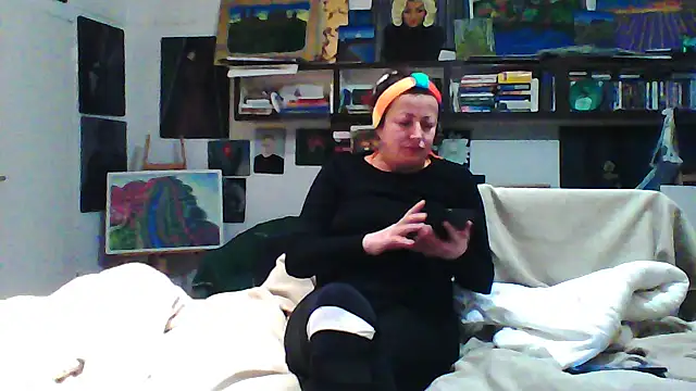 MariaAnaSunshine online show from October 30, 2025, 7:55 pm